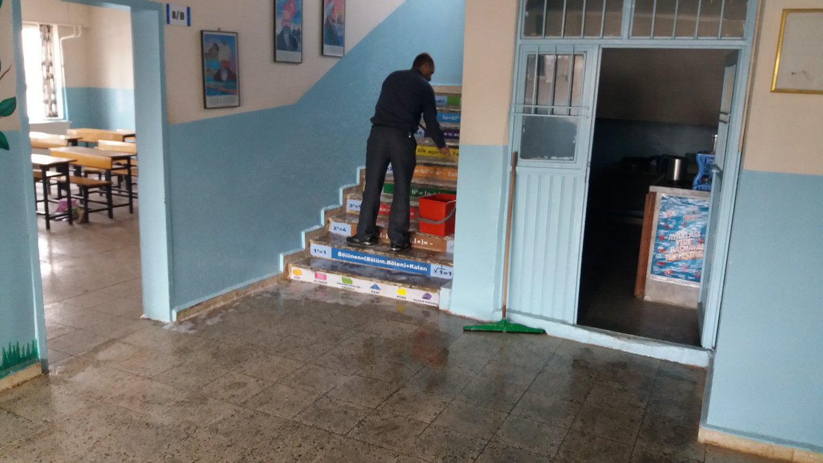 Ogrencilerimize daha temiz bir ortamda egitim vermek icin okulumuz  2. Donem icin yıkanip temizlendi..