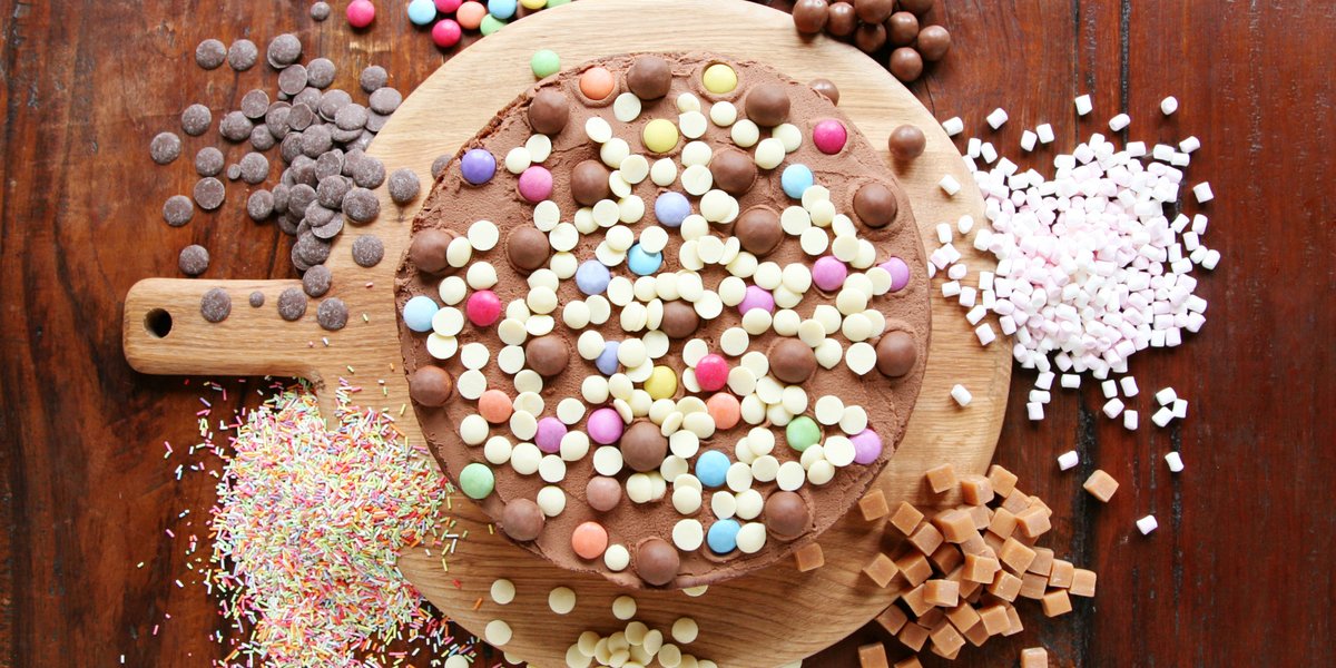 SpongeCakesLtd's tweet photo. Did you know you can create your own cake? With choice of sponge flavours, buttercream, fillings, and toppings as well. 🍬 Read our new create your own blog here for everything you need to know - https://t.co/XUbrGVUeJl #SpongeBlog #CreateYourOwn #DesignYourOwnCake #CustomCake https://t.co/wDWU4VdlBE
