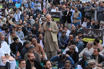 JanethMalik2's tweet photo. Wake up Pakistan
@MalikRiaz_ is not only looting Karachi but also Islamabad, Lahore &amp; now he is preparing to sell files to people of Peshawar
The whole Pakistan is Victim raise your voice against mafia
PTI govrn. will not help you
Stand up for your rights
#Dharna4BahriaVictims https://t.co/mFDhGGr2md