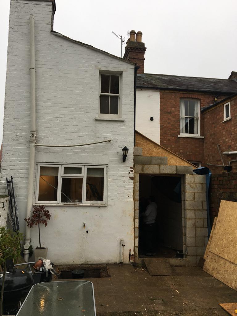 Tudor_DB's tweet image. A side extension in progress in St. Albans. For this extension we have had to bring everything either through the house or over the back garden fence. More photos to follow as we progress.  #homedesign #sideextension
