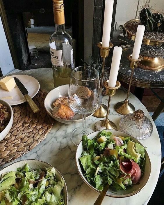MarinaDFW's tweet photo. i just want to travel to little villages in europe &amp; eat fresh bread &amp; salad https://t.co/hK0crMbfCL