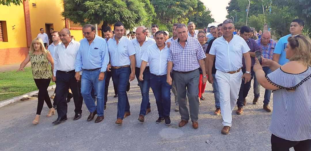 En el dia de ayer acompañe a nuestro Gobernador <a href="/JuanManzurOK/">Juan Manzur</a> y a nuestro Vicegobernador <a href="/OsvaldoJaldo/">Osvaldo Jaldo</a> a la inaguracion de la cuarta etapa de pavimento articulado en la localidad de Rio Colorado, departamento Leales, contamos con la presencia de su Delegado Comunal Luis Lascano.