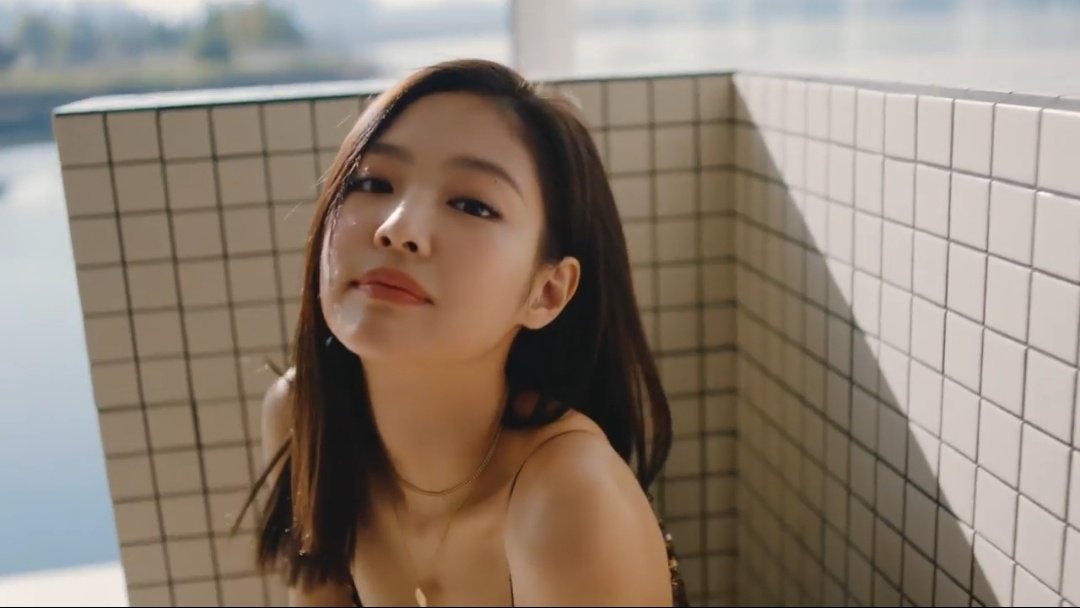 JEN_JOHAHAE's tweet photo. JENNIE X HERA 🖤 https://t.co/xu77l59Vfm