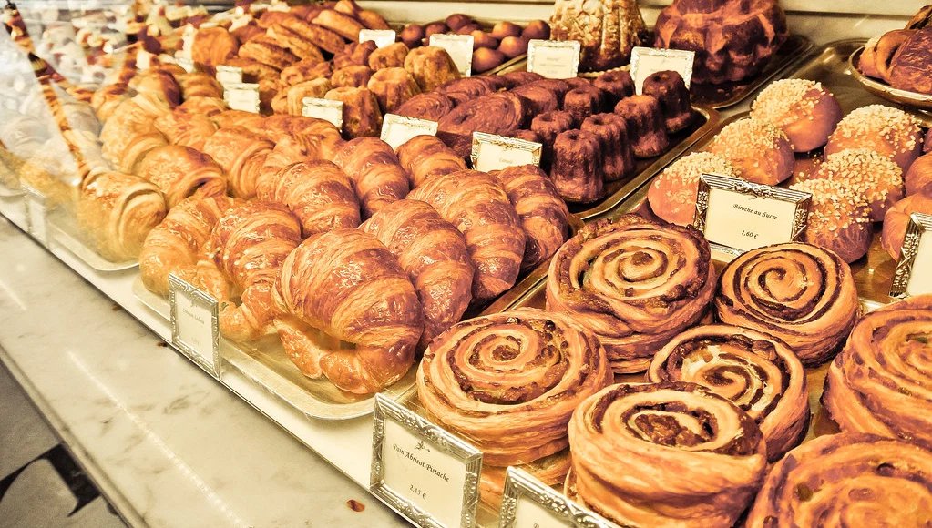 LafCo_EFTravel's tweet photo. Come with us to France, Germany, and the U.K. and try the local fare!
🇫🇷 🇩🇪 🇬🇧
https://t.co/9Ewl3l9DIT
#fishandchips #currywurst
#macrons #pastries #frenchsweets https://t.co/0yDn3Qnj4D