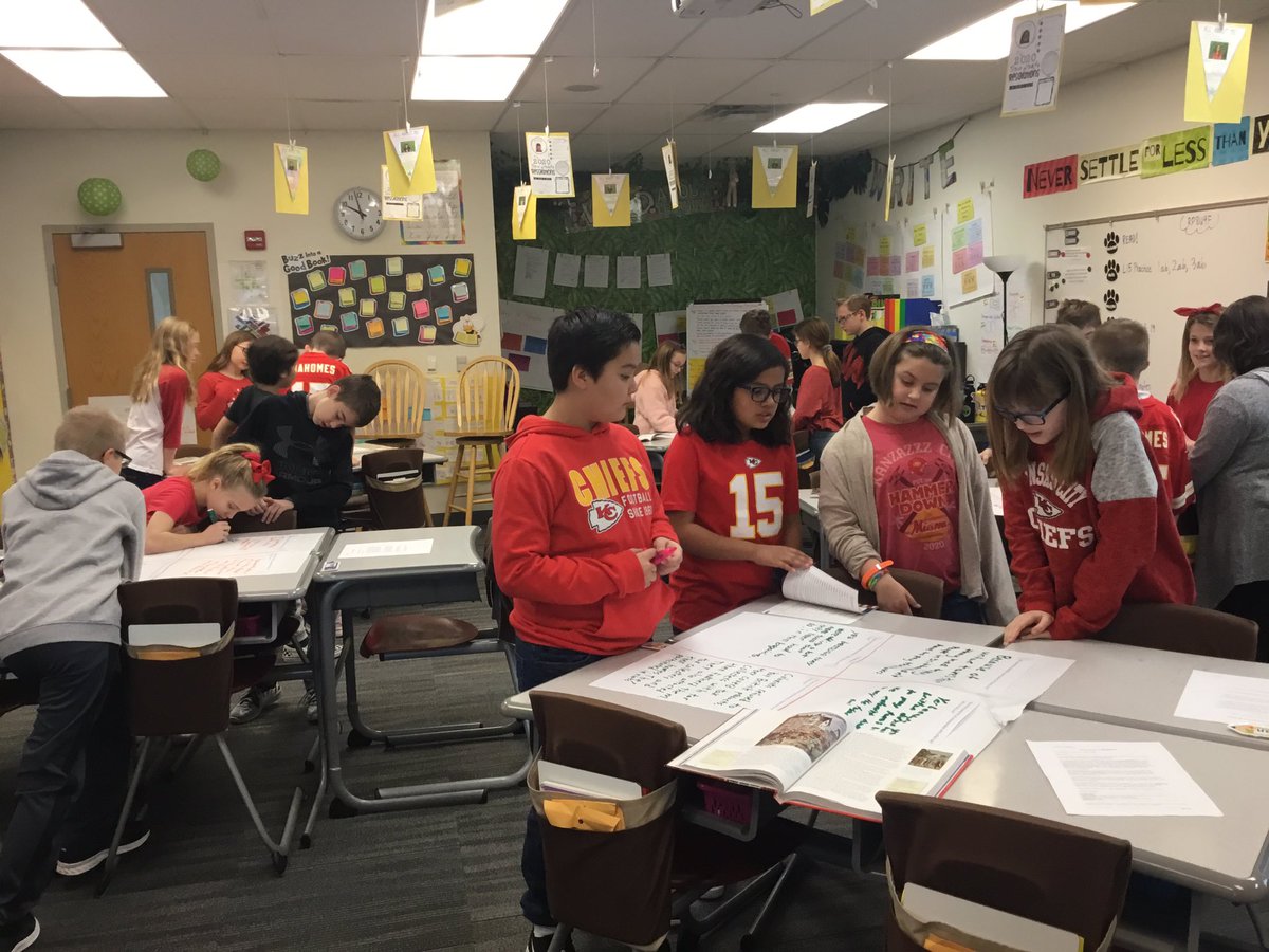 rachelteachkc's tweet photo. .@KaganOnline #Jigsaw and #CarouselFeedback to learn about the Stamp Act and Standard 2 Individuals have rights and responsibilities with #primarysources from @SHEG_Stanford. #big3 @OlatheSocSt #historicalthinkingskills #corroboration https://t.co/wpAbjjx2FH