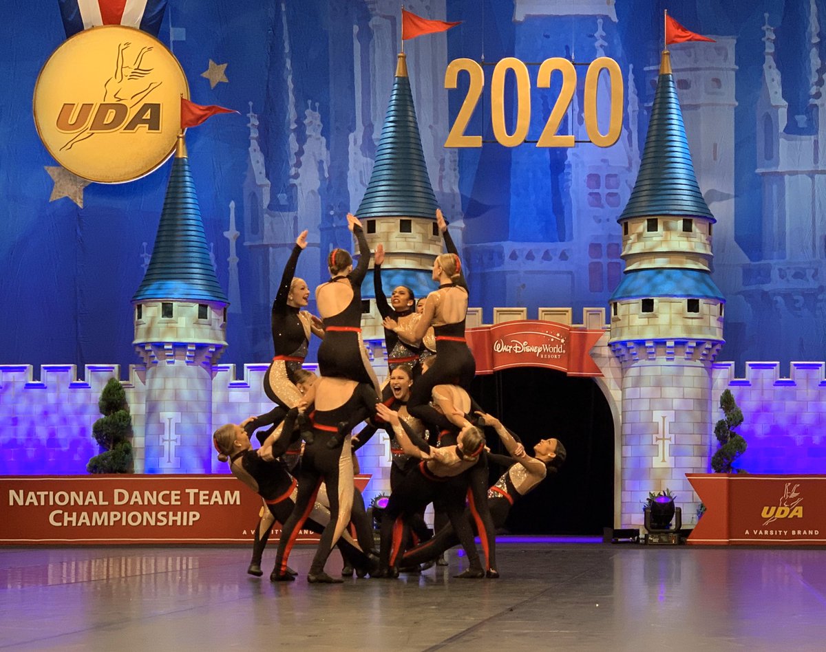 UDAnews's tweet photo. Absolutely beautiful dancing, dancers! So inspiring... Soon we will find out the Varsity High Kick Finalists! #UDAnationals 👯‍♀️ https://t.co/7ieM0sBwYl