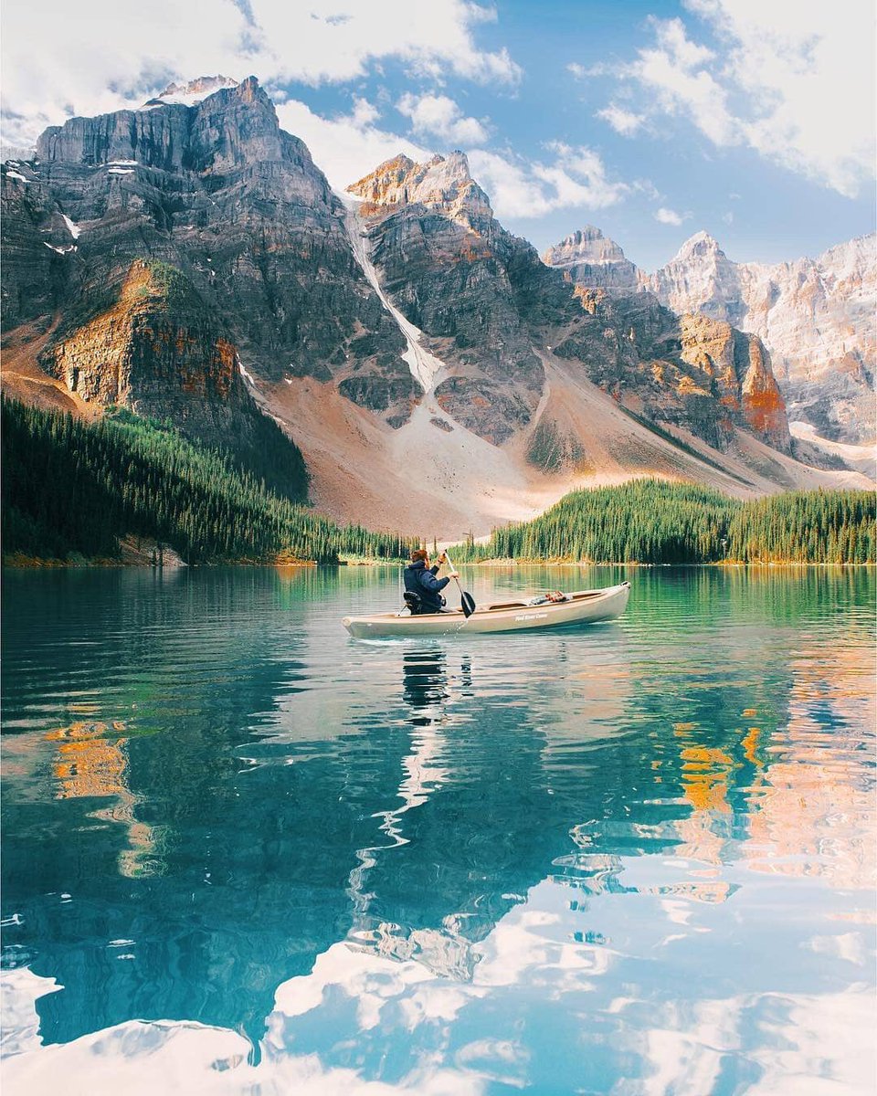 TFtrips's tweet image. Moraine Lake in Canada 🇨🇦💙💦