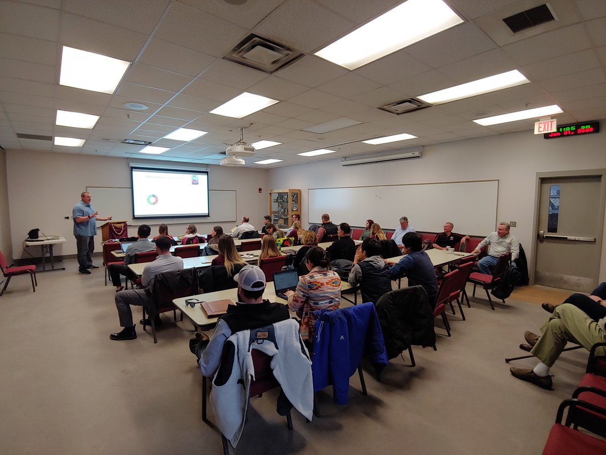 vitormercadante's tweet photo. Now our students in the Reproductive Biology Club #RBC are presenting their 3 minutes thesis to @SelectSiresInc! @VTCals @VTDairyScience @VaMdVetMed #reprorocks #VTapsc https://t.co/X6TGGx9Rb0