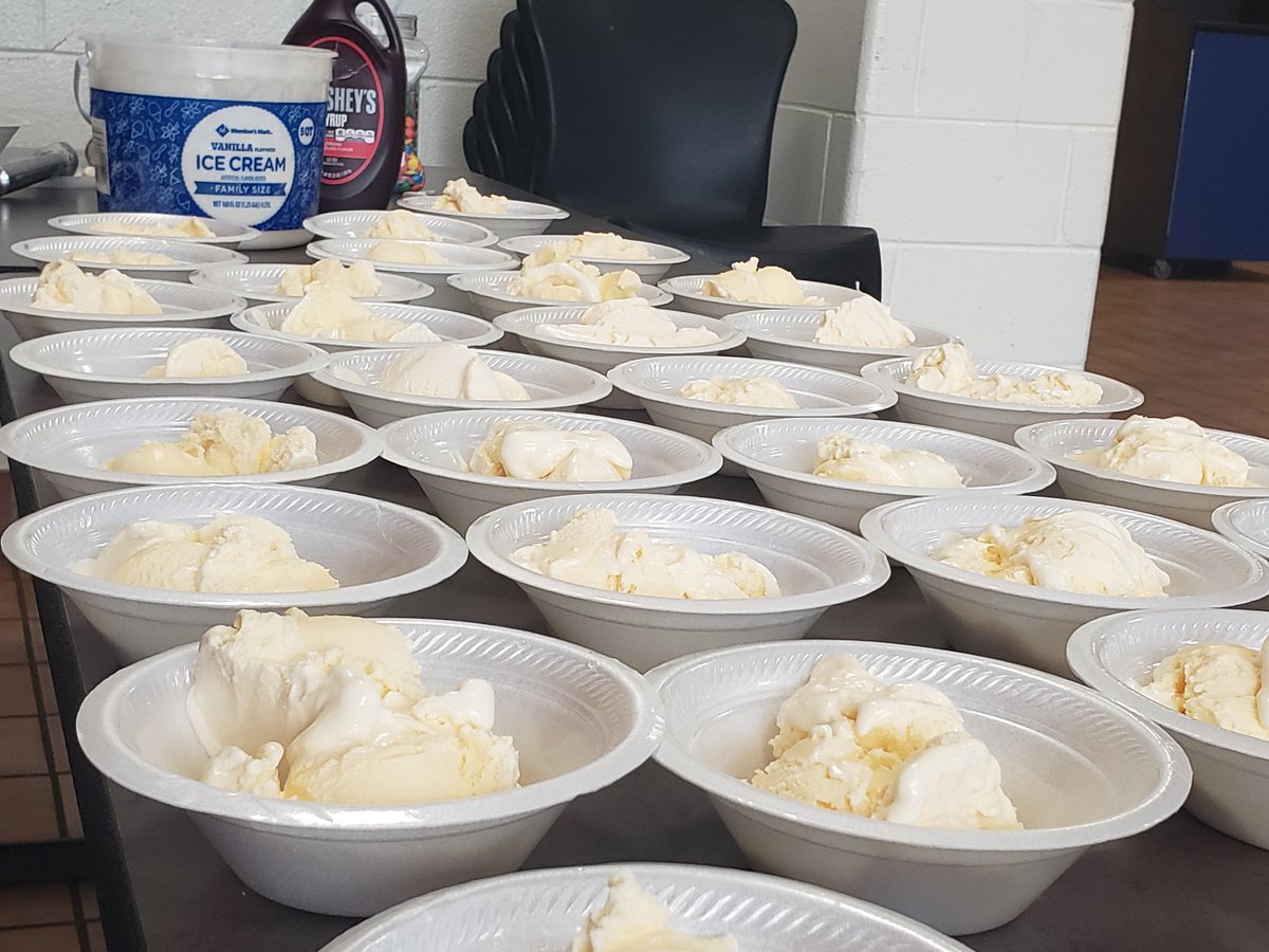 CKirsteatter's tweet photo. It easy to celebrate attendance success!
#hinesiswheretheheartis
#imsosticky https://t.co/abhSxHHHHY