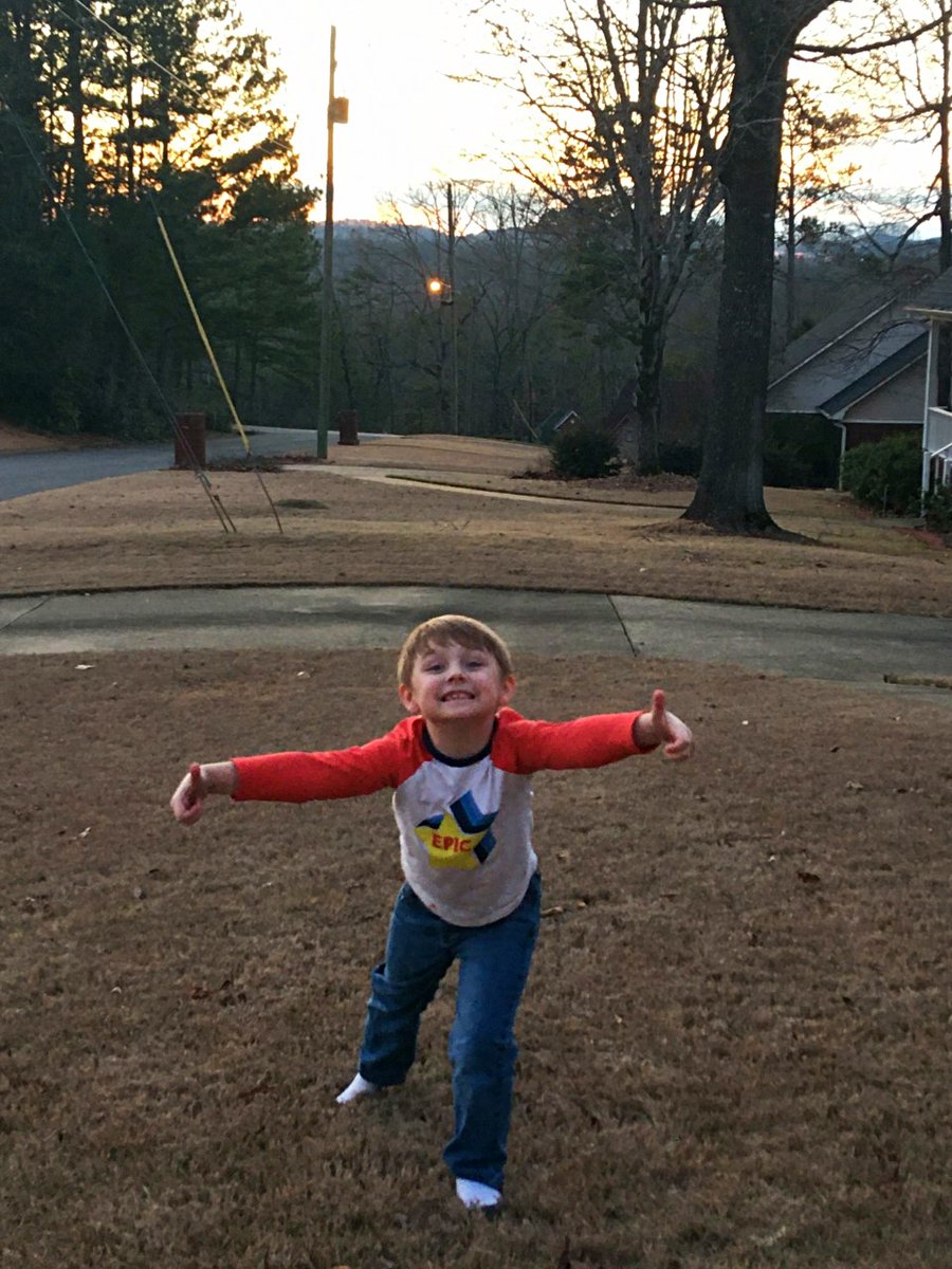 Darthk5Techy's tweet photo. Another kid doing the Sunset STEM Challenge!  #ceslearns #trussvillelearns #tcshuskies @cahabatyner @WaringWhizKid https://t.co/xrq9QT12EB