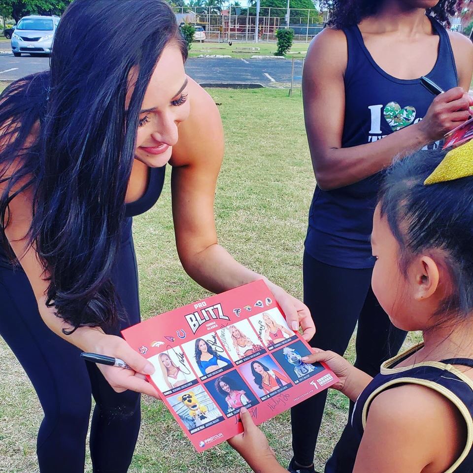 BroncosCheer's tweet image. Spending #FanFriday with the sweetest #FutureDBC from all around the world! 🧡🌍🎉⁣
⁣
#ArmedForcesEnt | #ProTourProductions | #DBCandAFE