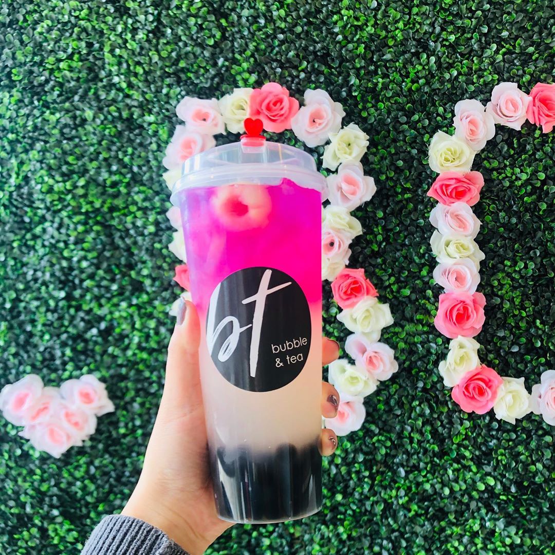 bubble_and_tea's tweet photo. #TGIF 🌺Stay refreshed &amp; healthy 🌸
photo credit: @foodwithdes
.
.
.
#boba #nomnom #lychee #lemonade #lemon #foodie #eeeeeats #bubbletea #bubble #drinks #arcadia #foodporn #foodpic #foodblogger #fresh #tea #travel #friends #vibe https://t.co/8sf7t5lkUv
