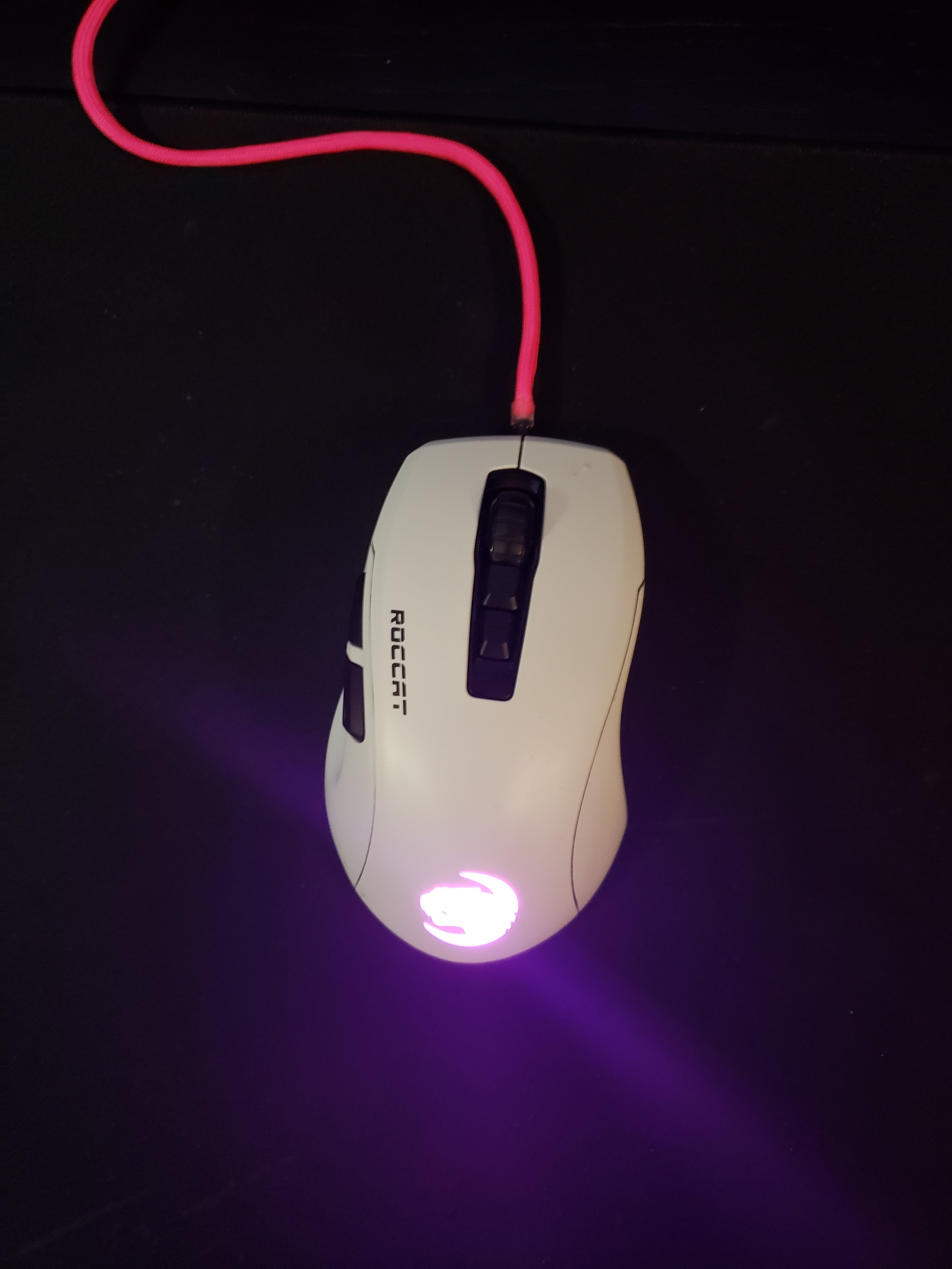 CSGOSwayze na Twitteru: "Yes! Finally managed to get my hands on the Kone Pure Ultra. And a special shout Spektrum Designs support for working with me to paracord this bad