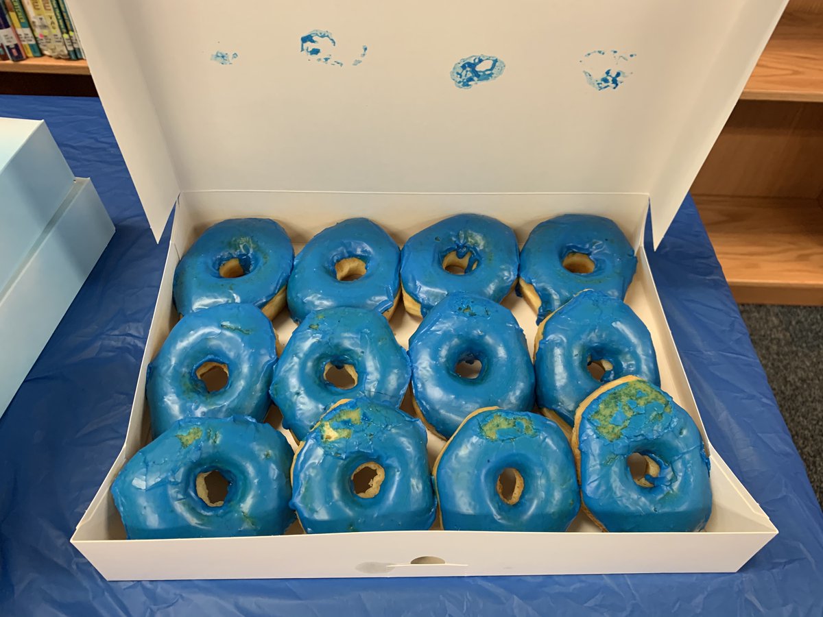 DISDYoungLib's tweet photo. We had an AWESOME Bluebonnet Voting Party today! 57 students were able to vote, eat blue doughnuts and drink blue punch, make a bluebonnet bookmark, do crosswords and word searches, and win prizes! https://t.co/g5fZ2NL4cD