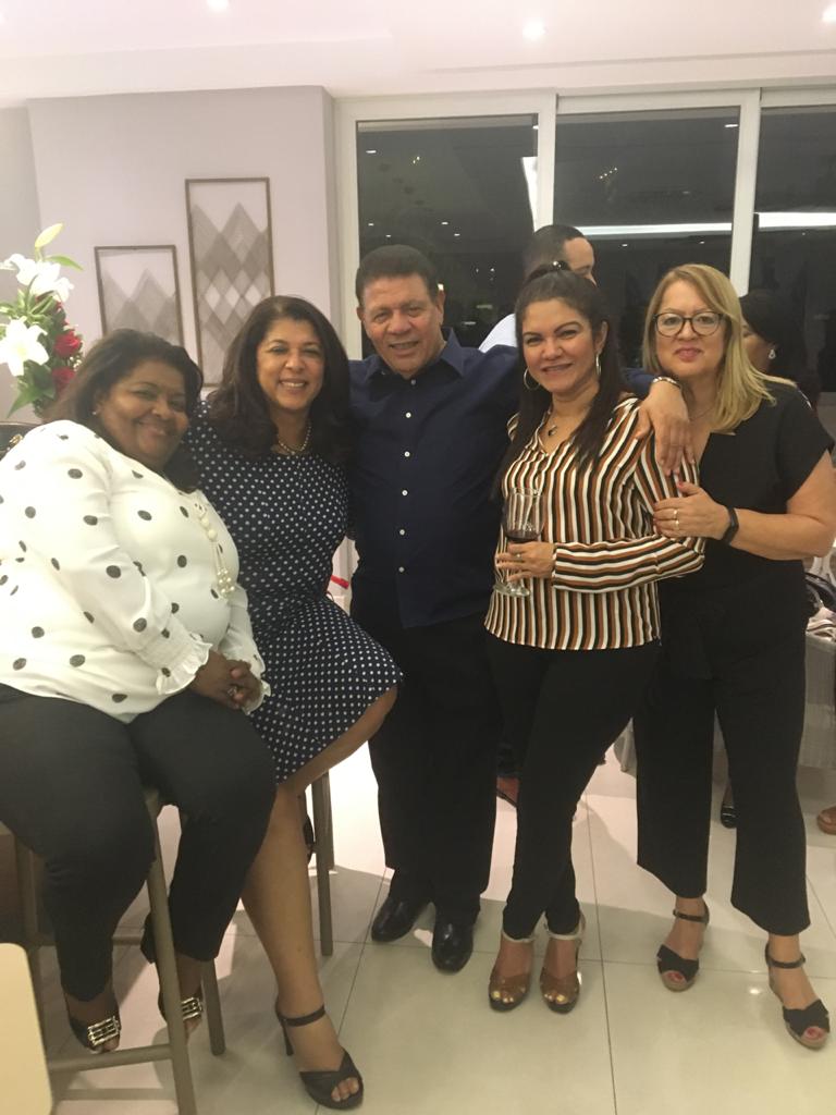 sonia_chirinos's tweet photo. Gracias a @Venturacamejo, que sé que él y todo el @MapRDo pasan por momentos muy tristes, señal del espíritu que ha creado y promovido con su ejemplo. Gracias a todos los vice Ministros,  y a @EvelynRoman y a @VP_justlooking , y M. Silverio y tantos... Fuimos y seremos equipo. https://t.co/MftkvjIwa2