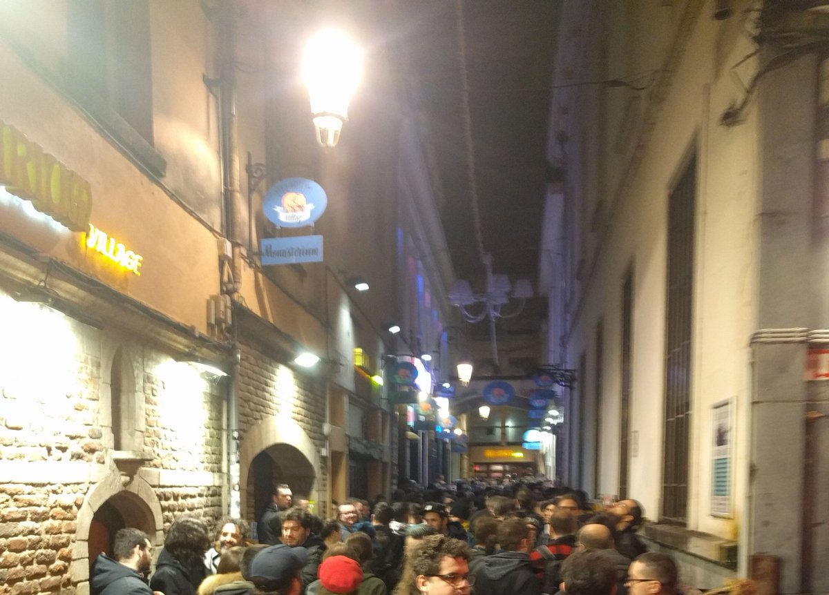 skipperTux's tweet photo. #FOSDEM Beer Event Impression. https://t.co/k1BzaFwbx2
