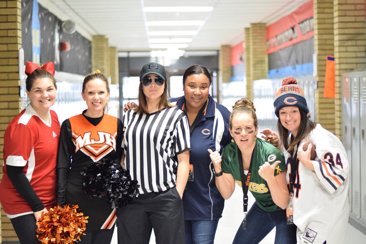 jennaurish's tweet photo. Know why I love this team? They’re SUPER 🙃🏈 #footballfrenzy #superbowlweekend #5thgrade #mac185 https://t.co/wgT0wzuXLJ