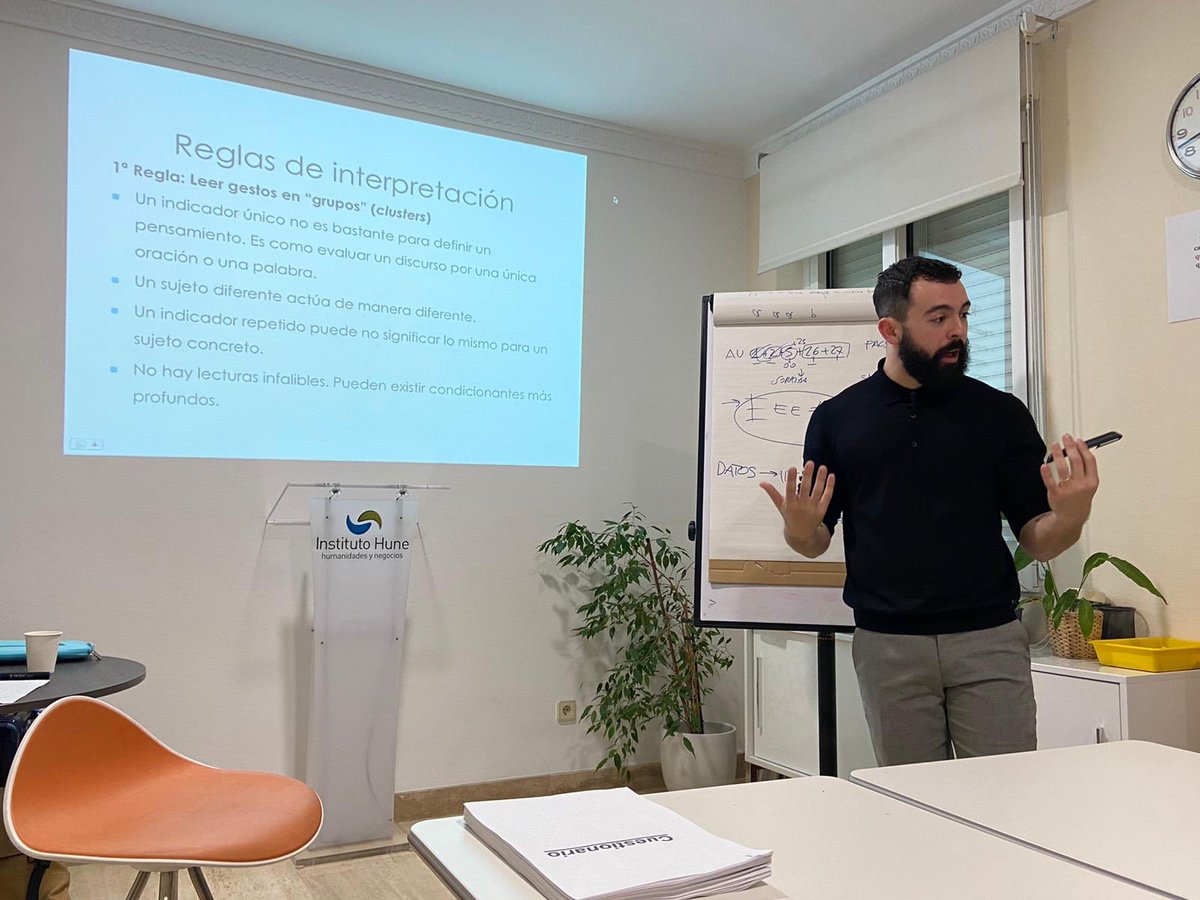 SalomoniCris's tweet photo. 🤓Primer dia superado!Ya empezamos las clases del experto en comportamiento no verbal @institutohune 
#cristiansalomoni #noverbal #comunicacion #comportamientohumano #formacion #españa #nonverbal #psicologia #criminologia #criminalistica #compol #aconve #criminal #hablarenpublico https://t.co/m3P37Te04e