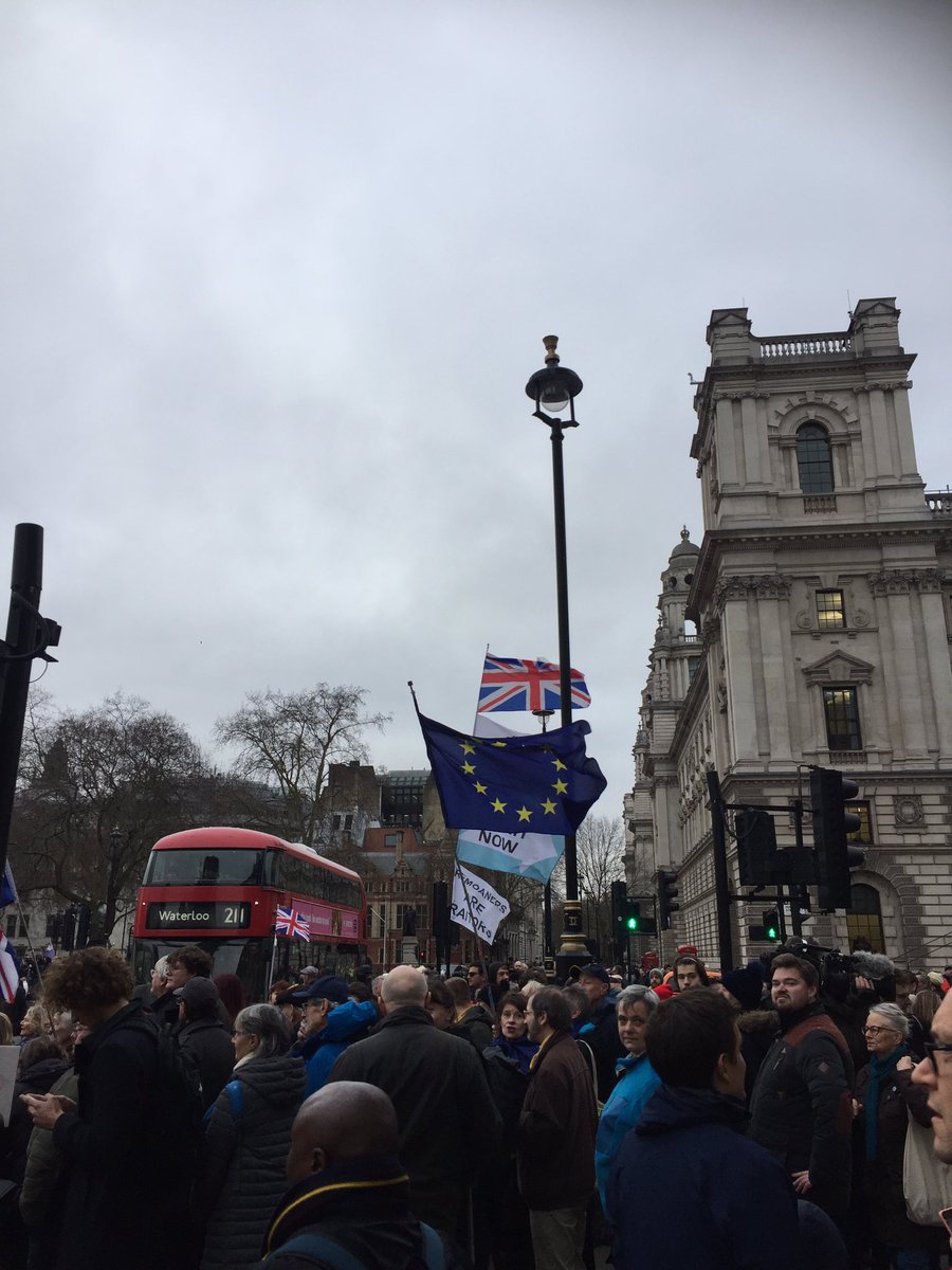 MdDescamps's tweet image. Today is a bittersweet day. Some choose to be bullies and call at the same time for unity. On the other side, they are walking with dignity and in silence as a funeral. Let’s hope to see a revamp of the EU project to match the new challenges of the years to come #BrexitDay
