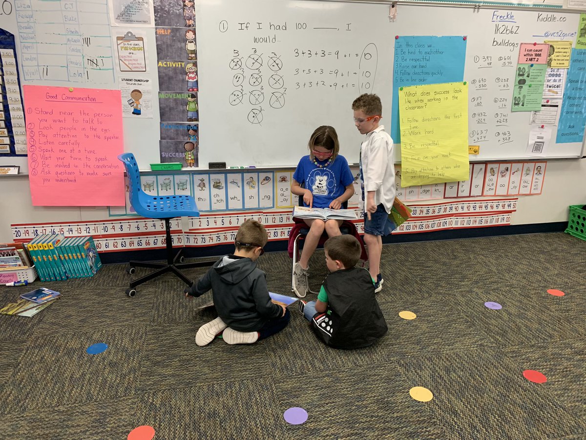 VictoriaNylia's tweet photo. Building up our fluency, and our confidence, by reading aloud to the class! 🍎📚📖 #SP20intern @DSCCollegeofEd https://t.co/hGuolE3uvV