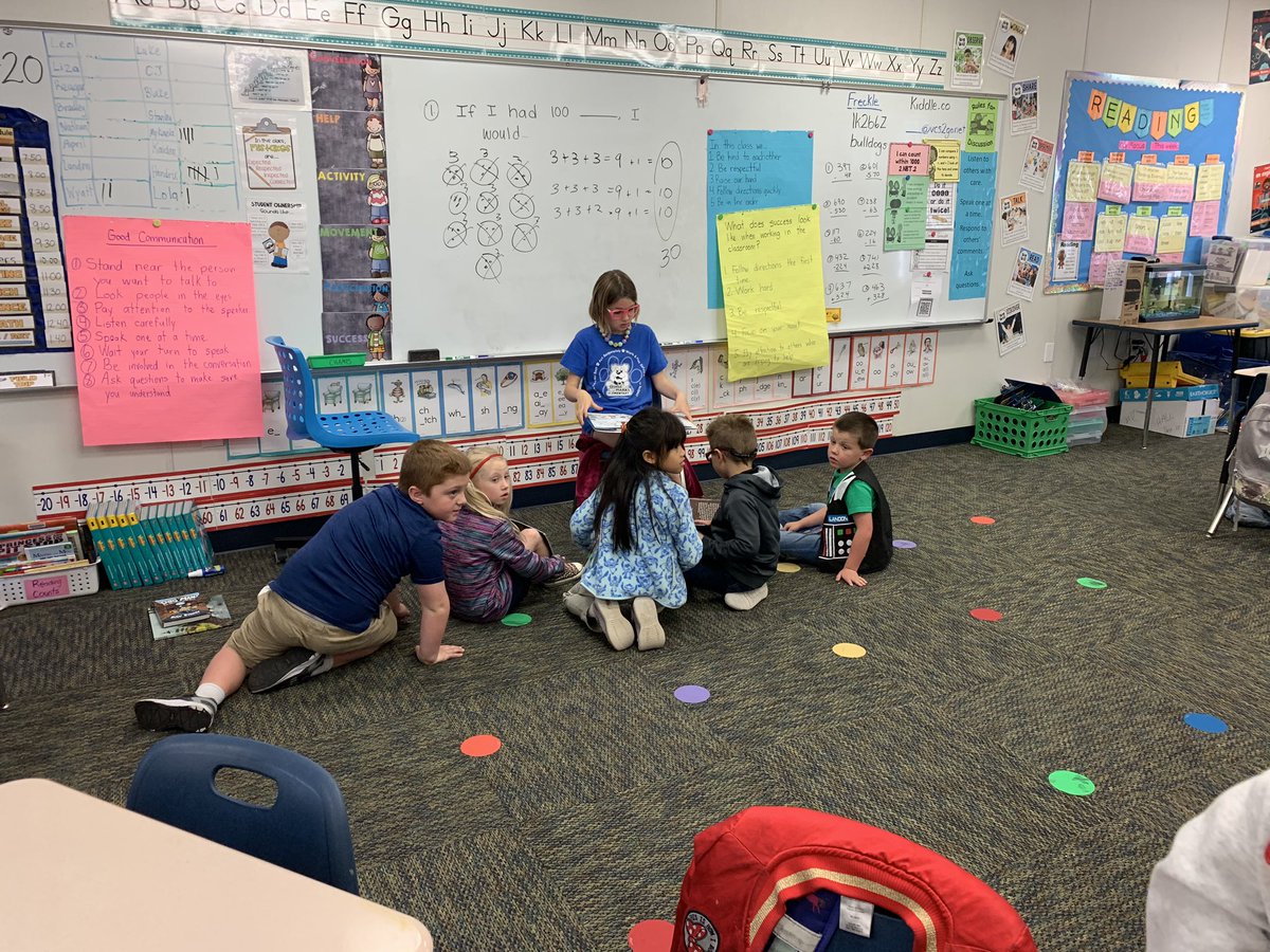 VictoriaNylia's tweet photo. Building up our fluency, and our confidence, by reading aloud to the class! 🍎📚📖 #SP20intern @DSCCollegeofEd https://t.co/hGuolE3uvV