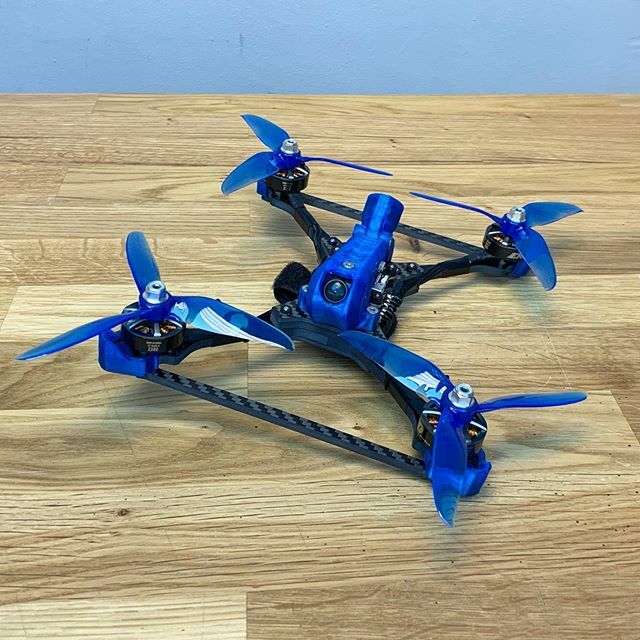 XFrames_oficial's tweet photo. Otro ChromoX ready para fly a full de mango ๐๐๐ #chromoX #xframes #owndesign #fpv #fpvrace #fpvracing #race #racing #awesome #red #3d #3dprint #3dprinting #vertiX https://t.co/Z1jKcQaPqZ https://t.co/8F53GNhY8l