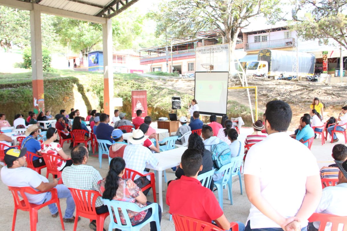 FedeCafeteros's tweet photo. En Rioblanco #Tolima se realizó el taller de familias caficultoras - Flor de Mi Tierra, que busca promover el empalme generacional en la caficultura de esta zona. La iniciativa es liderada por @RGCcoffee @cafisurltda y @FNC_Tolima https://t.co/5zLBZ5fZYh