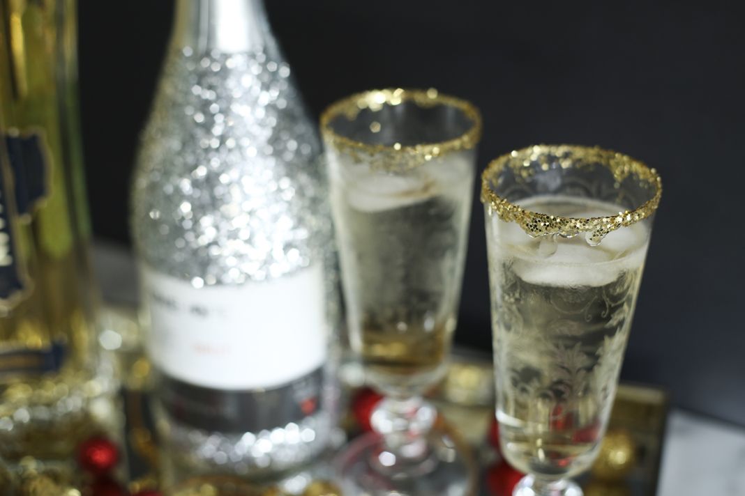 knowhowstudios's tweet photo. January's nearly over and the new year is in full swing, but we think any time of year is appropriate to sip on some champagne. Here are the fizzy facts of champagne's past. We highly recommend popping a bottle for your reading pleasure.🍾 https://t.co/6TmIoFQpKz https://t.co/xRlseT2tKf