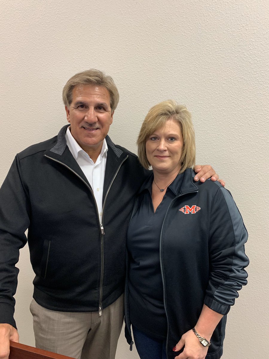 sjackson3902's tweet photo. Great day of learning with GCM and Lee HS.  Teachers were so involved and collaborated together to improve teaching and learning for the benefit of our students.  Steven Venture from Corwin Institute is such an inspirational presenter! https://t.co/XI2hCJy2Fv