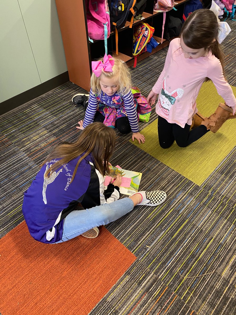 KrauseElem's tweet photo. Kindergartners and Fourth graders enjoyed reading together today and presenting on the beginning, middle, and end of the book. @BrenhamISD #GreatThingsBrenham #kesstickstogether https://t.co/N5NBzg9bCI