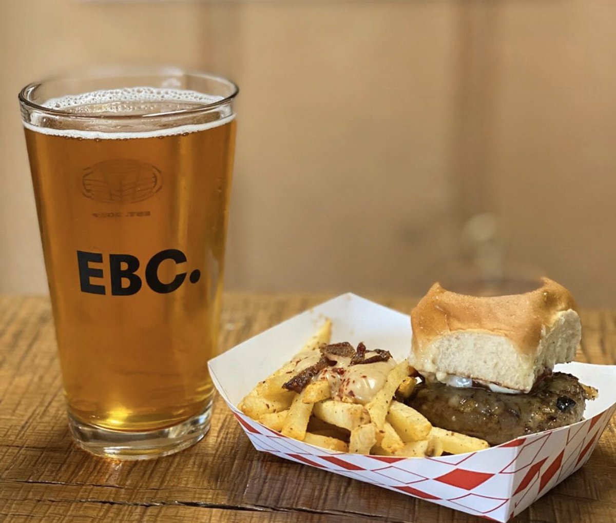escobrewco's tweet photo. Hey, did you hear it was Friday?! And a beautiful one! Come on by @escobrewco 4-8 and get your grub and drink on! We have @harvest_kitchen food truck with Chef Josh and a killer tap list with a fresh batch of #hopcondido and don’t forget to get some cans to go! #cheers #sdbeer https://t.co/U8EOOm8oXG