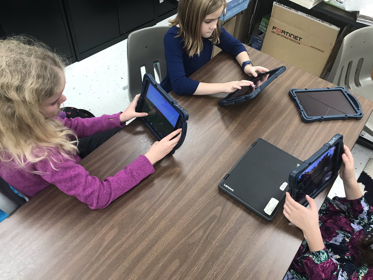 MEATRT's tweet photo. How awesome is Minecraft Club!  We love Algonkian ASAP. This is agreat way to end the week.❤️#gamestolearn @Minecraft @ALG_LCPS  #teachmecrafting https://t.co/yf5Jlvs8a7