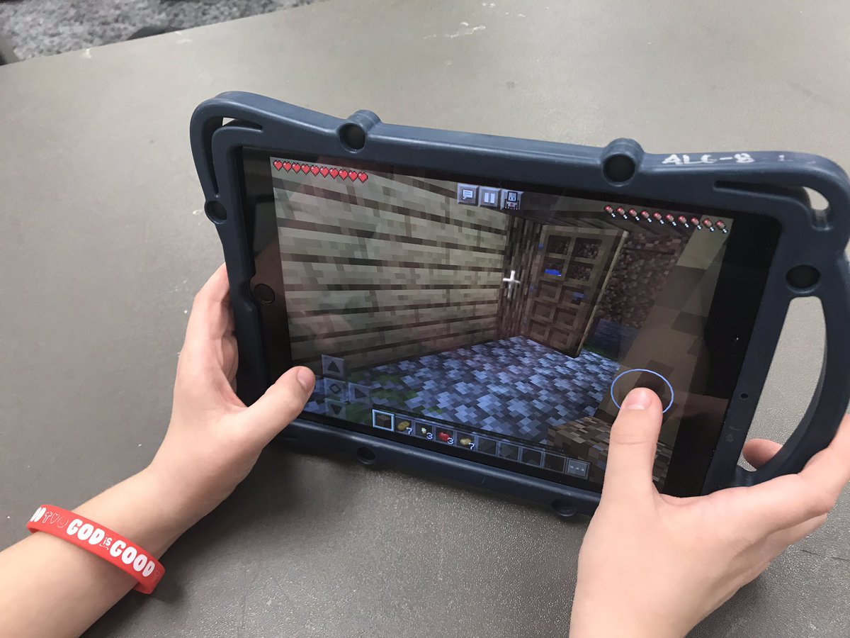 MEATRT's tweet photo. How awesome is Minecraft Club!  We love Algonkian ASAP. This is agreat way to end the week.❤️#gamestolearn @Minecraft @ALG_LCPS  #teachmecrafting https://t.co/yf5Jlvs8a7