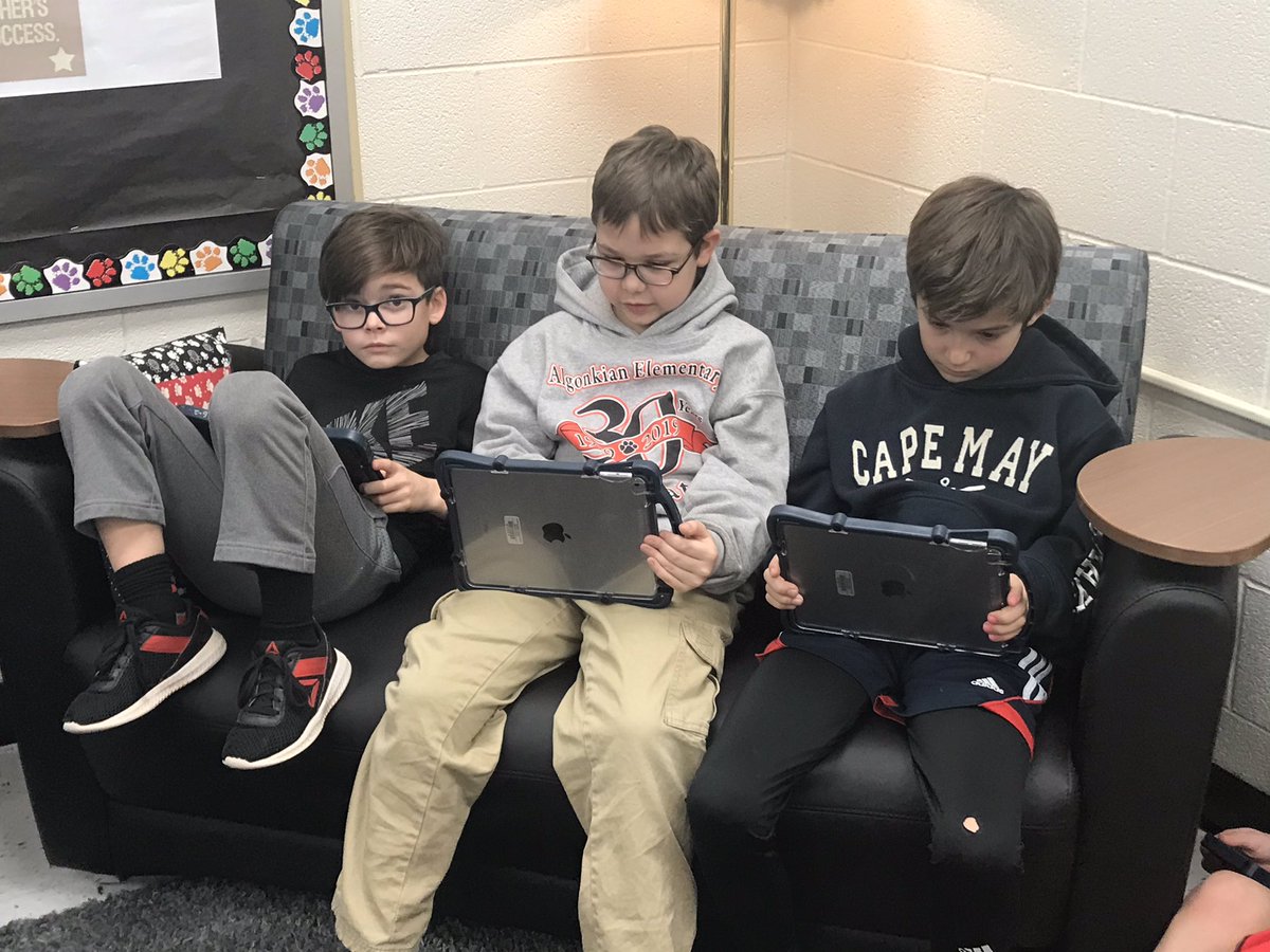 MEATRT's tweet photo. How awesome is Minecraft Club!  We love Algonkian ASAP. This is agreat way to end the week.❤️#gamestolearn @Minecraft @ALG_LCPS  #teachmecrafting https://t.co/yf5Jlvs8a7