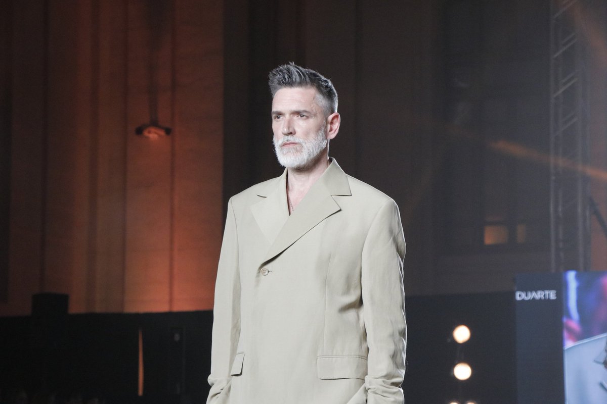 MBFWMadrid's tweet photo. El Desfile de la Visibilidad de @lorealparis_es ha contado con la colaboración de once diseñadores y marcas que han sido los responsables de vestir a las modelos en este homenaje a la madurez de la mujer. #MiEdadPerfecta https://t.co/hRN90SHEU8