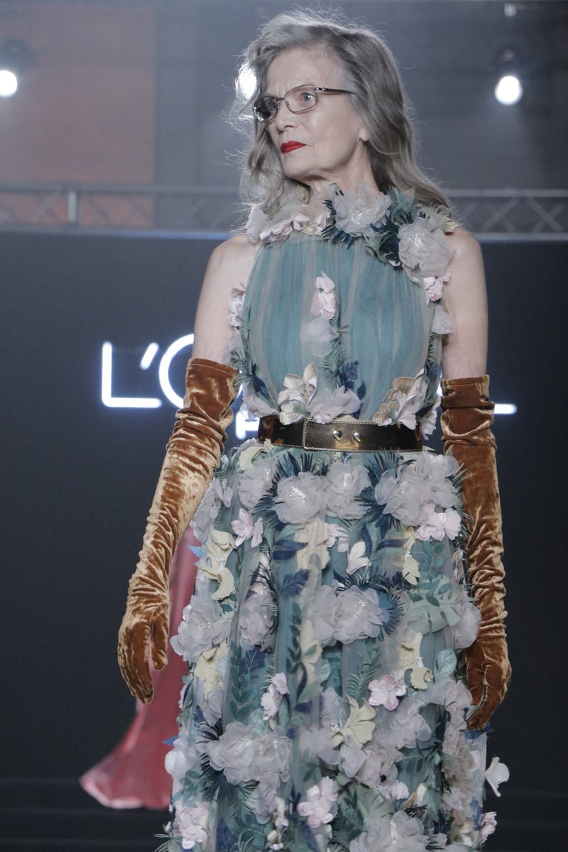 MBFWMadrid's tweet photo. El Desfile de la Visibilidad de @lorealparis_es ha contado con la colaboración de once diseñadores y marcas que han sido los responsables de vestir a las modelos en este homenaje a la madurez de la mujer. #MiEdadPerfecta https://t.co/hRN90SHEU8