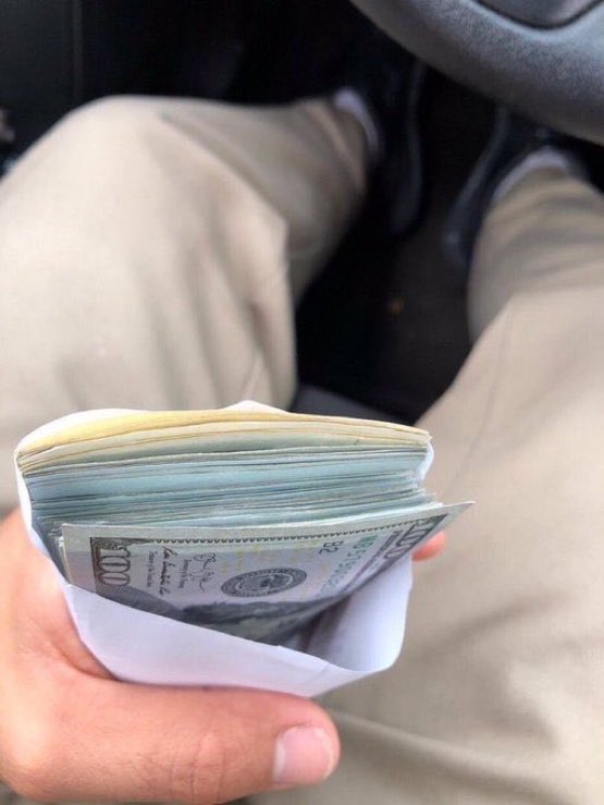 williamaxiss's tweet photo. Can Twitter find real sugar baby to pamper?
Should I do a $1800 cashapp and PayPal Giveaway??? First 100 people to like and RT this tweet will receive $1800 cash app and PayPal. Drop your  PayPal below !!And you must retweet and be following this
Dm on WhatsApp +14232123116 https://t.co/G1CAweSukM