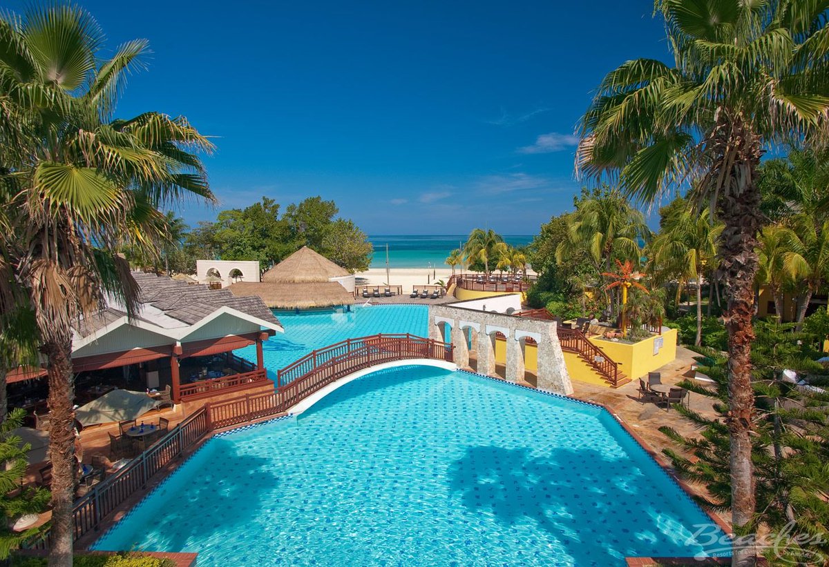 BMGVacations's tweet photo. Carefree family fun under the Caribbean sun awaits you at #BeachesNegril. Play all day or relax all day, there's something for everyone with 7 miles of pure paradise. Stay 6 nights and enjoy a free massage and catamaran cruise for the whole family! Rachel@bmgvacations.com. https://t.co/ik4FWKQY7q