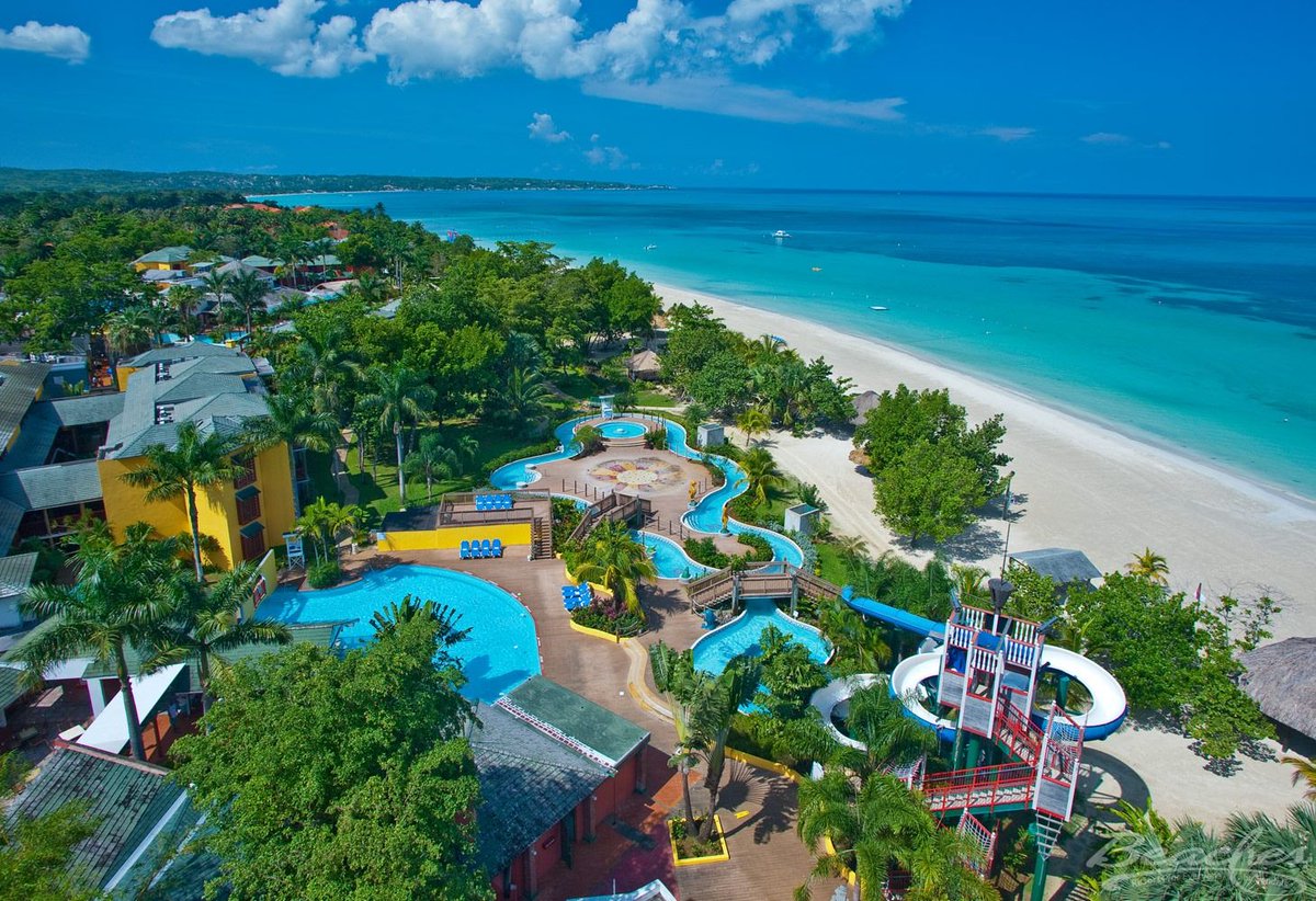 BMGVacations's tweet photo. Carefree family fun under the Caribbean sun awaits you at #BeachesNegril. Play all day or relax all day, there's something for everyone with 7 miles of pure paradise. Stay 6 nights and enjoy a free massage and catamaran cruise for the whole family! Rachel@bmgvacations.com. https://t.co/ik4FWKQY7q