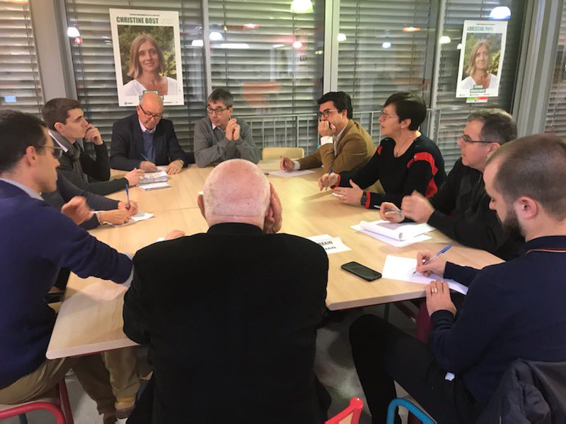 CBOST2020's tweet photo. Après presque un an de travail collaboratif et participatif avec l’ensemble des Eysinaises et des Eysinais,l’équipe de campagne de @christinebost s’est réunie ce soir pour travailler sur l’ensemble des propositions émises au cours de cette campagne. #CBOST2020 #Eysinesdurablement https://t.co/23oOMoThBa