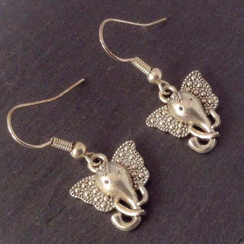 ArtisanJByViv's tweet photo. Elephant Earrings, Zoo Animal Jewellery, Novelty Earrings, Dangly Animal Earrings, Teenage Jewellery https://t.co/wM8Spfbvte #Etsy #BeadsofCreation #DropStyle https://t.co/j9IhiHj4YZ