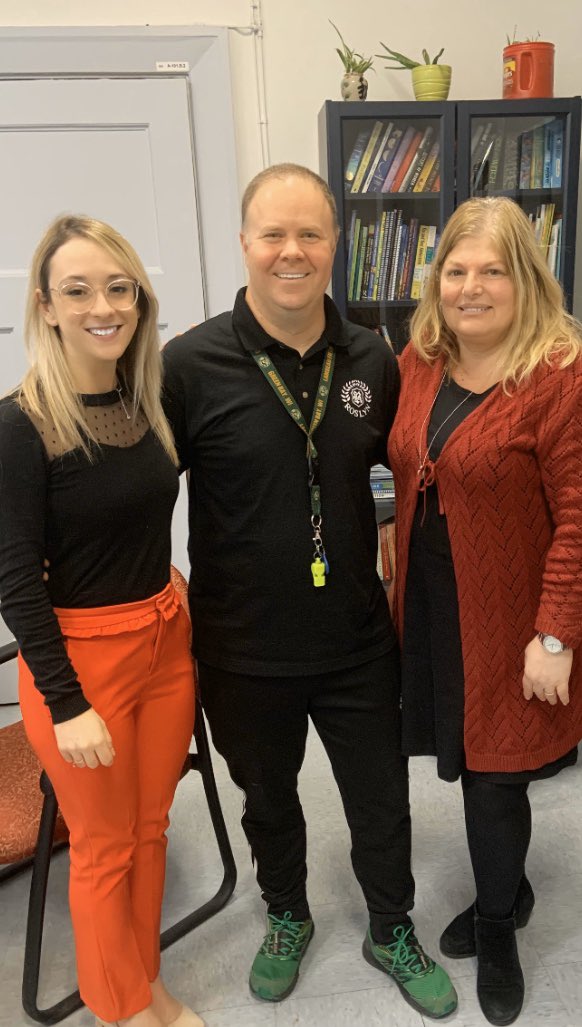 Roslyn_EMSB's tweet photo. We wish you all the best Mr Pete. You were an amazing addition to our team. We will miss you xox @roslynelementary https://t.co/qpxSZI2Rf8