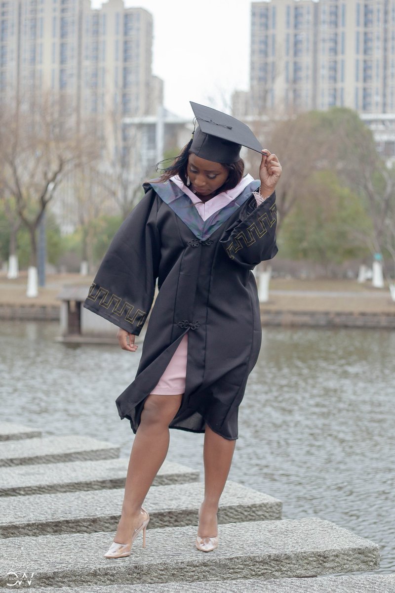 rhonsh's tweet photo. January was one long month..alot happend...
My favourite day was this one  01/07/2020 : A girl graduated yall ..
GOD CAME THROUGH 🙏🏽 https://t.co/l1pWfcNaEH