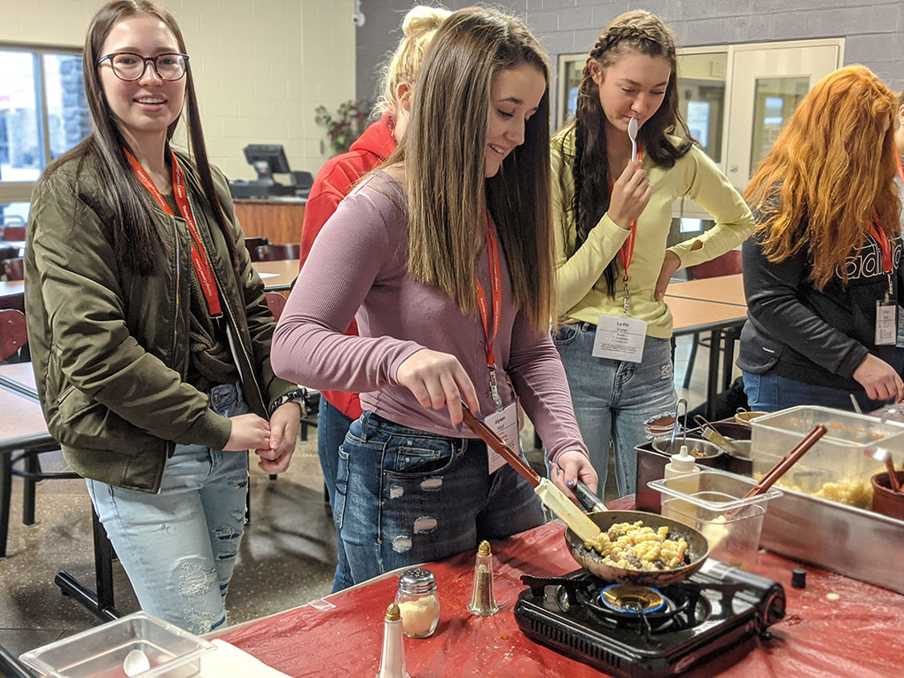 vccstudents's tweet photo. Vantage Sophomore Day Was A Packed House! Sophomores came with a little knowledge, gained a glimpse of skills, &amp; left with many opportunities for their future careers! We want to thank all of our associate school districts for allowing these students to experience Vantage today! https://t.co/1nWhdxOotk
