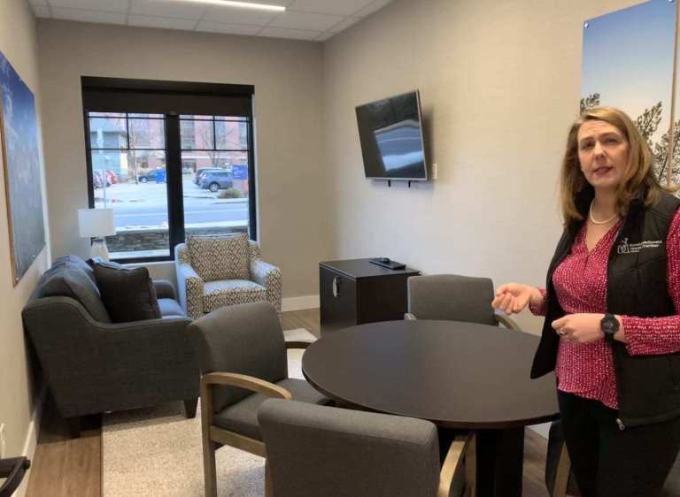 BossChairs's tweet photo. Check out these BOSS B9580DW-SG chairs and our round laminate table at this new Ronald McDonald house.

https://t.co/FjSaEKUy5h https://t.co/grujJp5S9j
