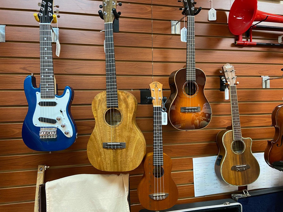 PorchMusicStore's tweet photo. We have lots of quality used gear and instruments in the store. Too many to list but here are pictures of some of them. Stop by and see us! https://t.co/XQU45hgnry #usedgear #usedinstruments https://t.co/2yUws6YKfU
