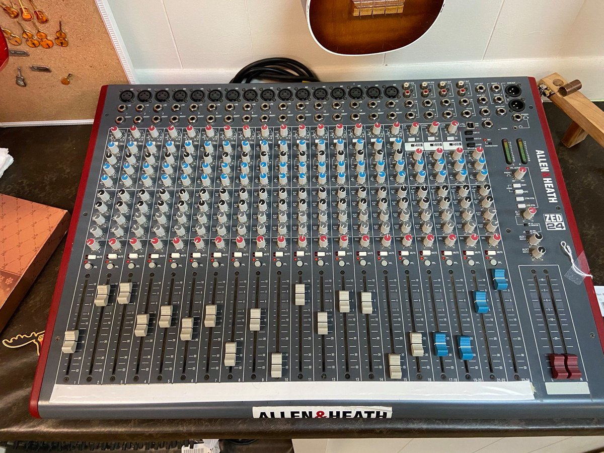 PorchMusicStore's tweet photo. We have lots of quality used gear and instruments in the store. Too many to list but here are pictures of some of them. Stop by and see us! https://t.co/XQU45hgnry #usedgear #usedinstruments https://t.co/2yUws6YKfU