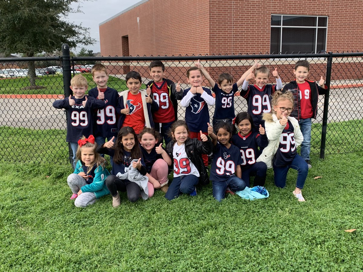 cpeshoward's tweet photo. Happy 99th day of school! @JJWatt we LOVE sporting your number on this special day!! #tweetusbackplease @TISDCPES @CPESSedgwick https://t.co/14STHUGcPg