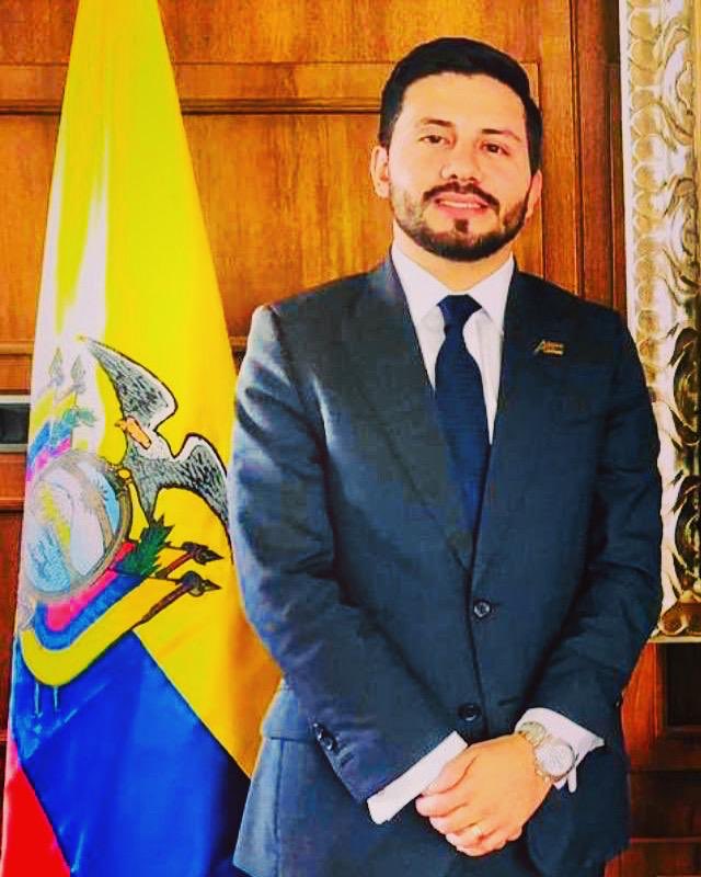 AJE_Quito's tweet photo. Felicitamos a nuestro nuevo Presidente de @ajeecuadororg Regional Quito, @AulestiaGabriel. Estamos seguros que tu liderazgo permitirá cumplir con las metas y objetivos planteados. 💪🏻🇪🇨 https://t.co/YjnHWnb06Y