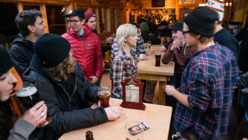 FredTourism's tweet photo. It’s the @GrimrossBrewing Ultimate Aprés Party @CrabbeMTN! Craft beer, live music &amp; wings! Feb 1, 5-9pm #FROSTival https://t.co/EvyuLhhRR7 https://t.co/jmaNZgZ1Lu